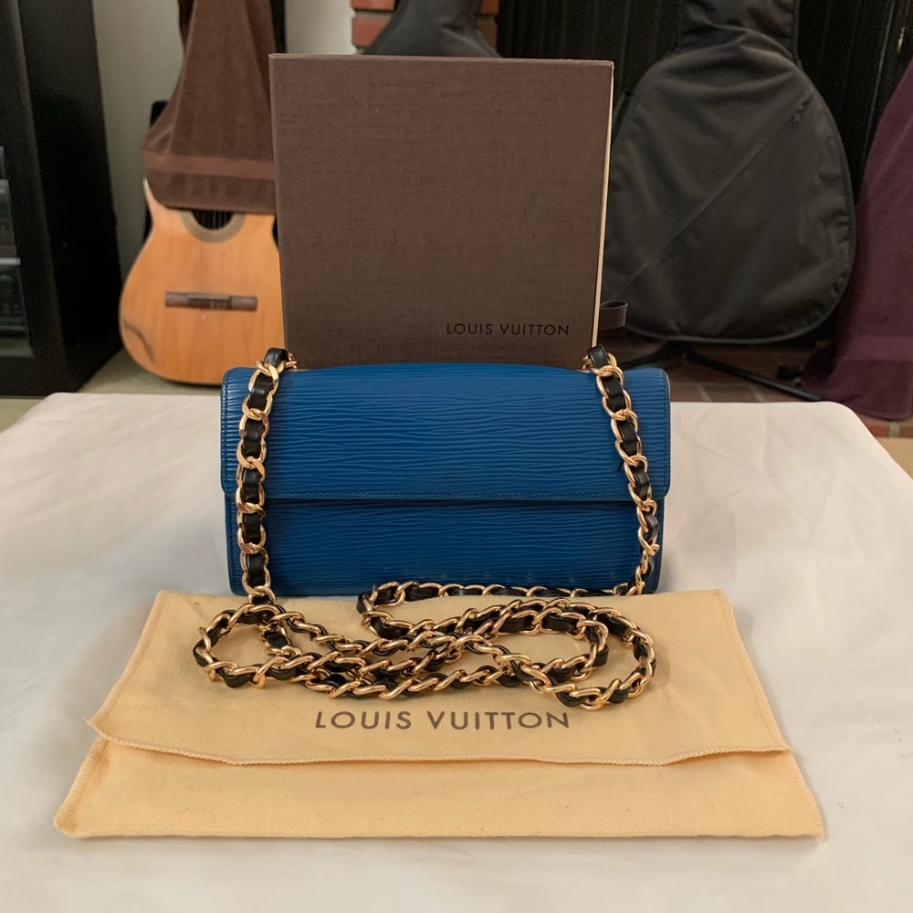 LOUIS VUITTON Credit Blue Bifold Epi Sarah Wallet